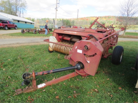 INTERNATIONAL 445 SQUARE KICKER BALER