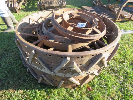 SET OF STEEL WHEELS OFF FARMALL M