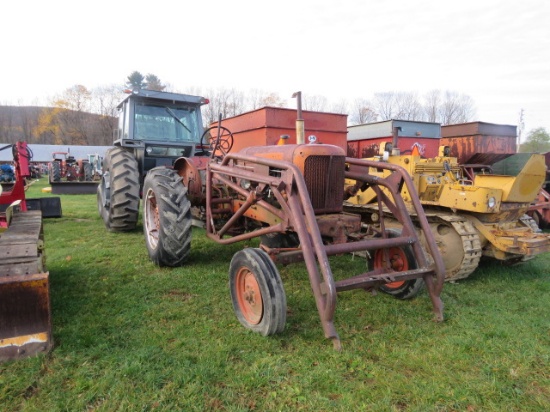 ALLIS CHALMERS TRACTOR WITH LOADER NO BUCKET