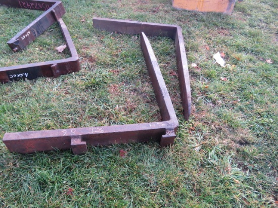 1 SET OF PALLET FORKS