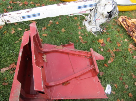SET OF ALLIS CHALMERS OR HESSTON FENDERS