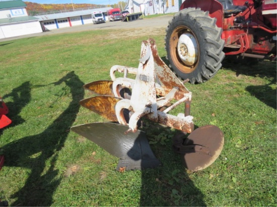 FORD 3PT HITCH 3 BOTTOM PLOW WITH CULTERS