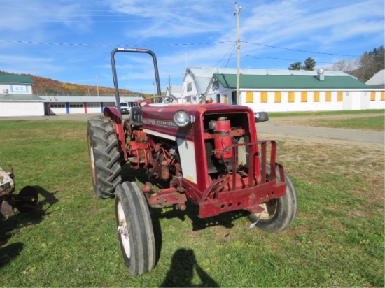 INTERNATIONAL 354 TRACTOR WITH FRONT GUARD