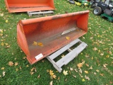 WEATHER UNUSED HEAVY DUTY KUBOTA L2293 PIN ON BUCKET 6FT