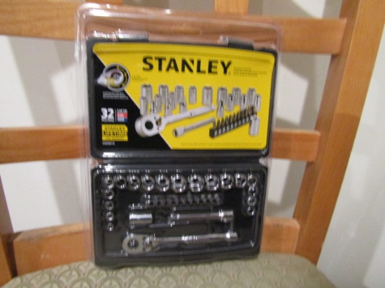 NEW STANLEY 32PC MECHANICS TOOL SET