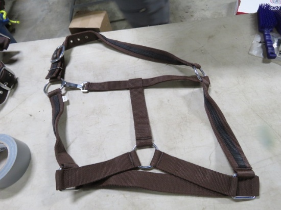 ADJUSTABLE HALTER
