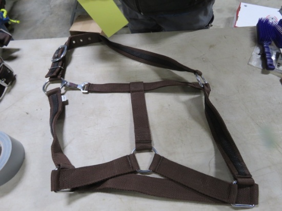 ADJUSTABLE HALTER