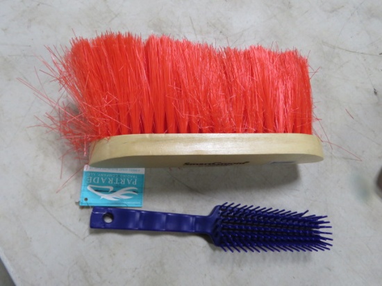 GROOMING BRUSHES