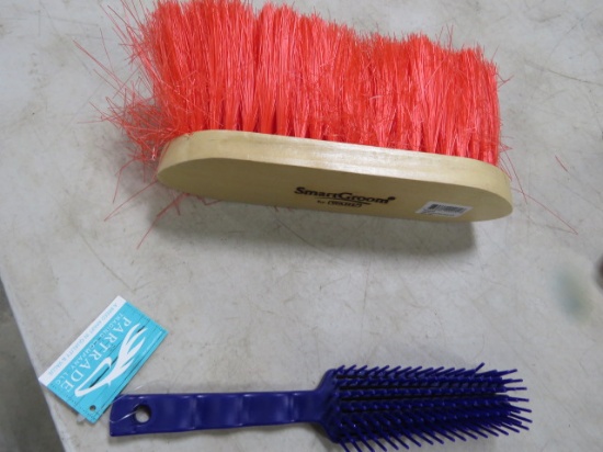 GROOMING BRUSHES