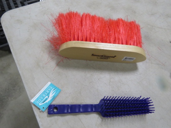 GROOMING BRUSHES