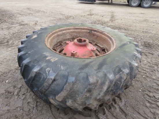 20.8-38 TRACTOR TIRE WITH INTERNATIONAL CAST 4" ALUMNIUM CENTER CASTING