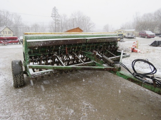 JOHN DEERE 8250 GRAIN FILL 18 HOLES WITH SEED BOX AND FERTILIZER