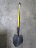 FIBERGLASS HANDLED ROUND POINT SHOVEL