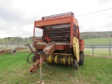 NEW HOLLAND 851 ROUND BALER