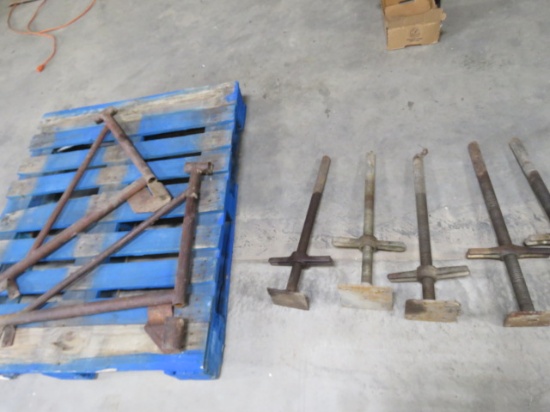 SCAFFOLDINGSTAND WITH CORNER BRACES