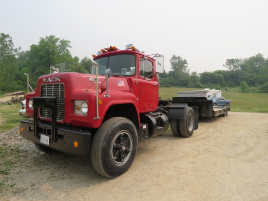 1985 MACK ECONODYNE TRUCK WITH 250 DIESEL ENGINE,