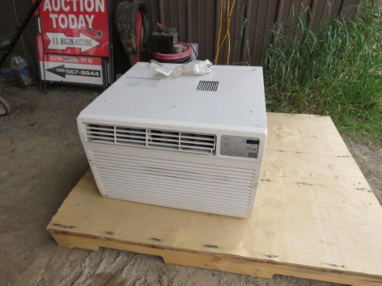 WINDOW AIR CONDITIONER