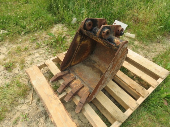 17" KUBOTA EXCAVATOR BUCKET