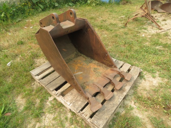 24" EXCAVATOR BUCKET