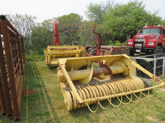 NEW HOLLAND SUPER 717 CHOPPER WITH 717S SICKLE BAR HEAD AND 790 HAY HEAD