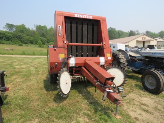 HESSTON ROUNDER 5540 ROUND BALER IN NICE SHAPE