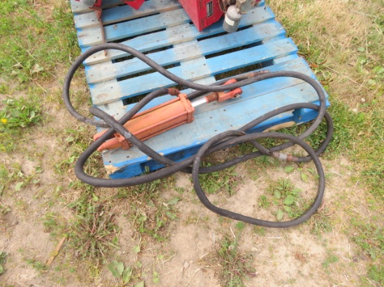 HYDRAULIC CYLINDER WITH HOSES