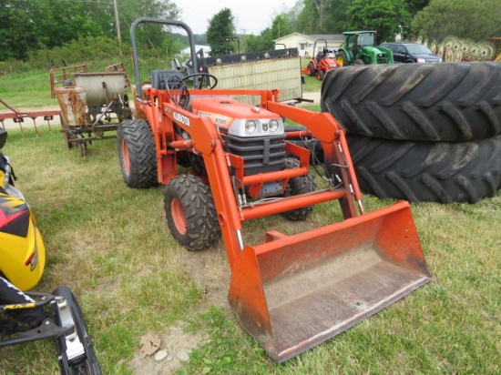 KUBOTA B7300 TRACTOR HST 4WD WITH LA271 LOADER