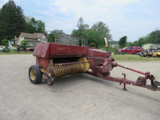 NEW HOLLAND 320 SQUARE BALER