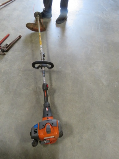 HUSQVARNA GAS POWERED WEED WACKER 525LK