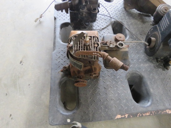 BRIGGS & STRATTON ENGINE