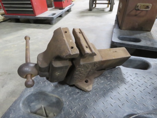 HOWARD NO 4 VISE MISSING TEETH