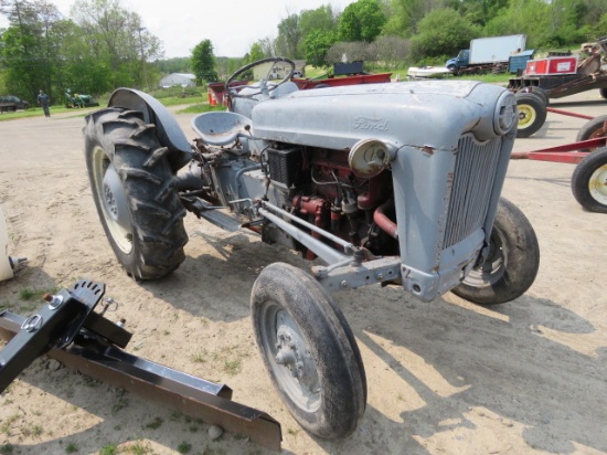 FORD 600 GAS TRACTOR 3PT HITCH 540 PTO READING 2940 HOURS