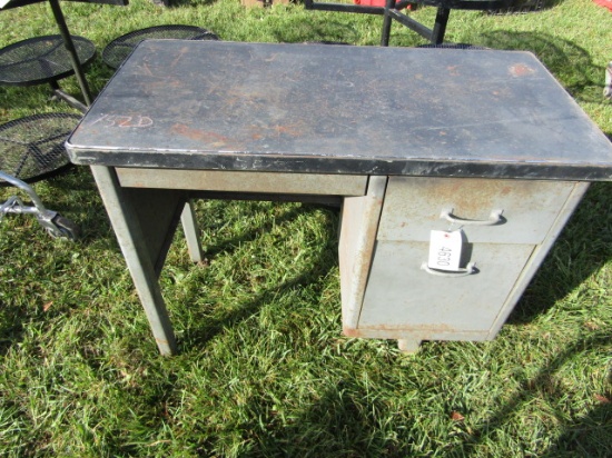 METAL DESK