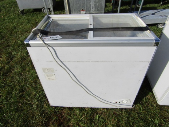 COOLER WITH DOORS