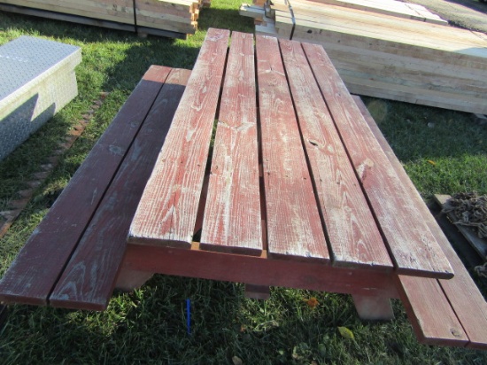 PICNIC TABLE
