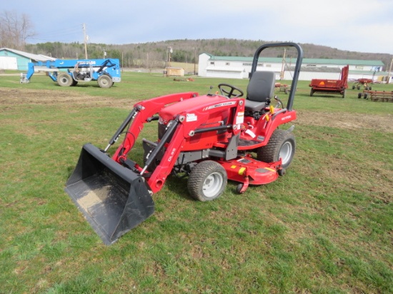 MASSEY FERGUSON 4WD COMPACT TRACTOR WITH