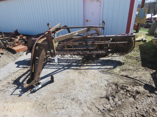 NEW IDEA HAY RAKE