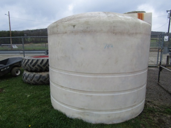 2500 GALLON POLY TANK