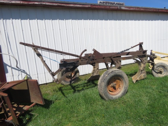 INTERNATIONAL 3 BOTTOM TRAILER PLOW