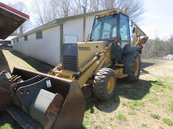 3556 FORD 555D, 4021 HRS RUNS AND DRIVES