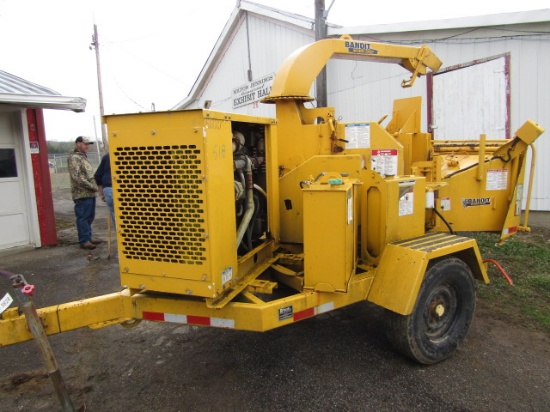 BANDIT MODEL 200XP CHIPPER WITH PINTLE HITCH