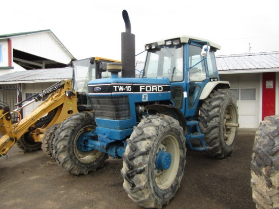 FORD TW -15 4WD TRACTOR 2 SETS OF OUTLETS, 3PT