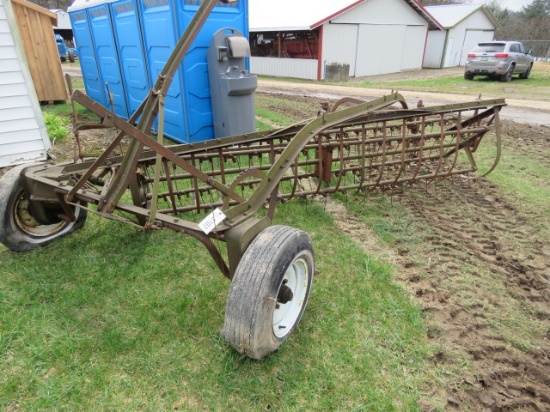 HAY RAKE- BEEN SITTING FOR AWHILE