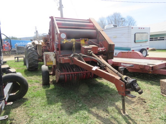 OMC 590 ROUND BALER