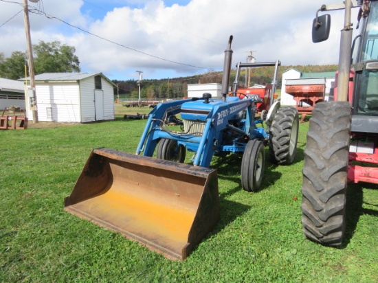 FORD 4610 2WD TRACTOR WITH FREY 6010 QUICK ATTACH