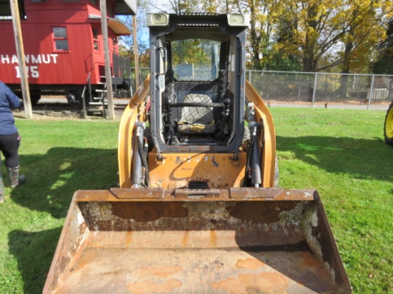 CASE SR160 SKIDSTEER WITH 72" BUCKET