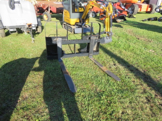 NEW HLA 4200LB SKIDSTEER ATTACH WALK THROUGH