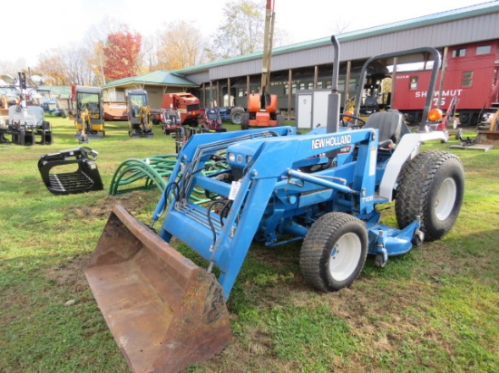 FORD 1620 2WD TRACTOR WITH ROPS AND NH 7108 LOADER
