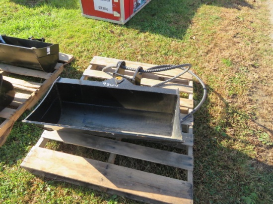 MINI EXCAVATOR 32" HYDRAULIC DITCHING BUCKET