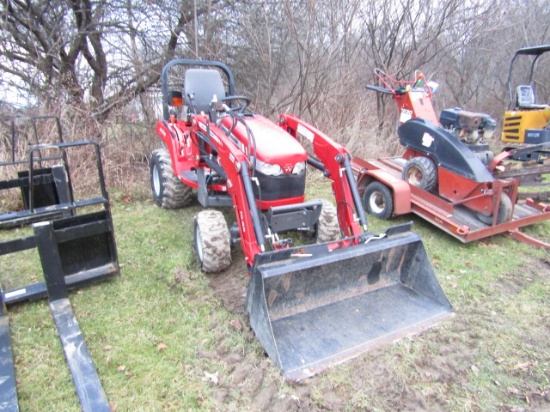 MASSEY FERGUSON GC1705 WITH DL95 LOADER QUICK